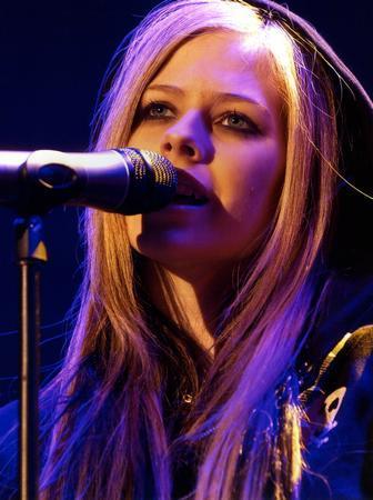 Avril Lavigne Poster Singing Close Up 16