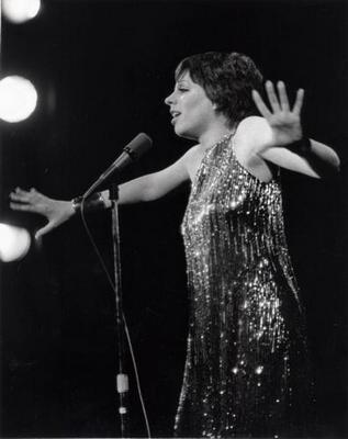 Liza Minnelli Poster Performing 16inx24in The Poster Depot