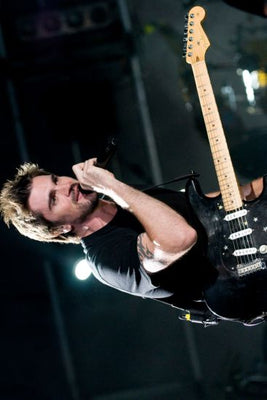 Juanes 11inx17in Mini Poster Singing