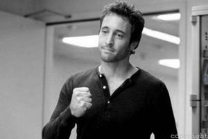 Alex O'Loughlin Poster Black and White Poster 16"x24"