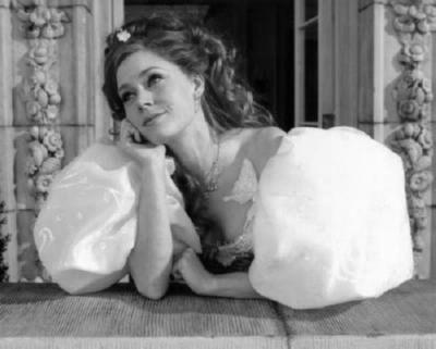 Amy Adams Poster Black and White Poster 16"x24"