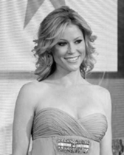 Julie Bowen Black and White Mini Poster 11"x17" The Poster Depot
