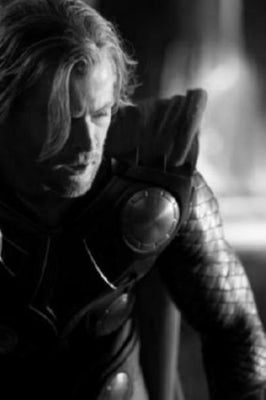 Chris Hemsworth Poster Black and White Mini Poster 11"x17"