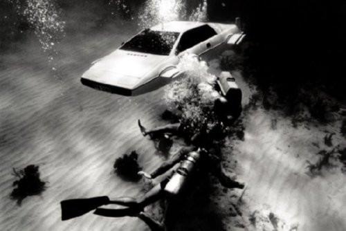 James Bond Lotus Submarine Movie Poster 16inx24in - Fame Collectibles
