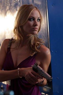 Yvonne Strahovski Poster 24inx36in - Fame Collectibles
